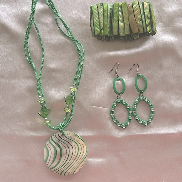 Brilliant Green Abalone Mother of Pearl & Stone Bead Necklace Bracelet Earrings - Picture 3 of 13